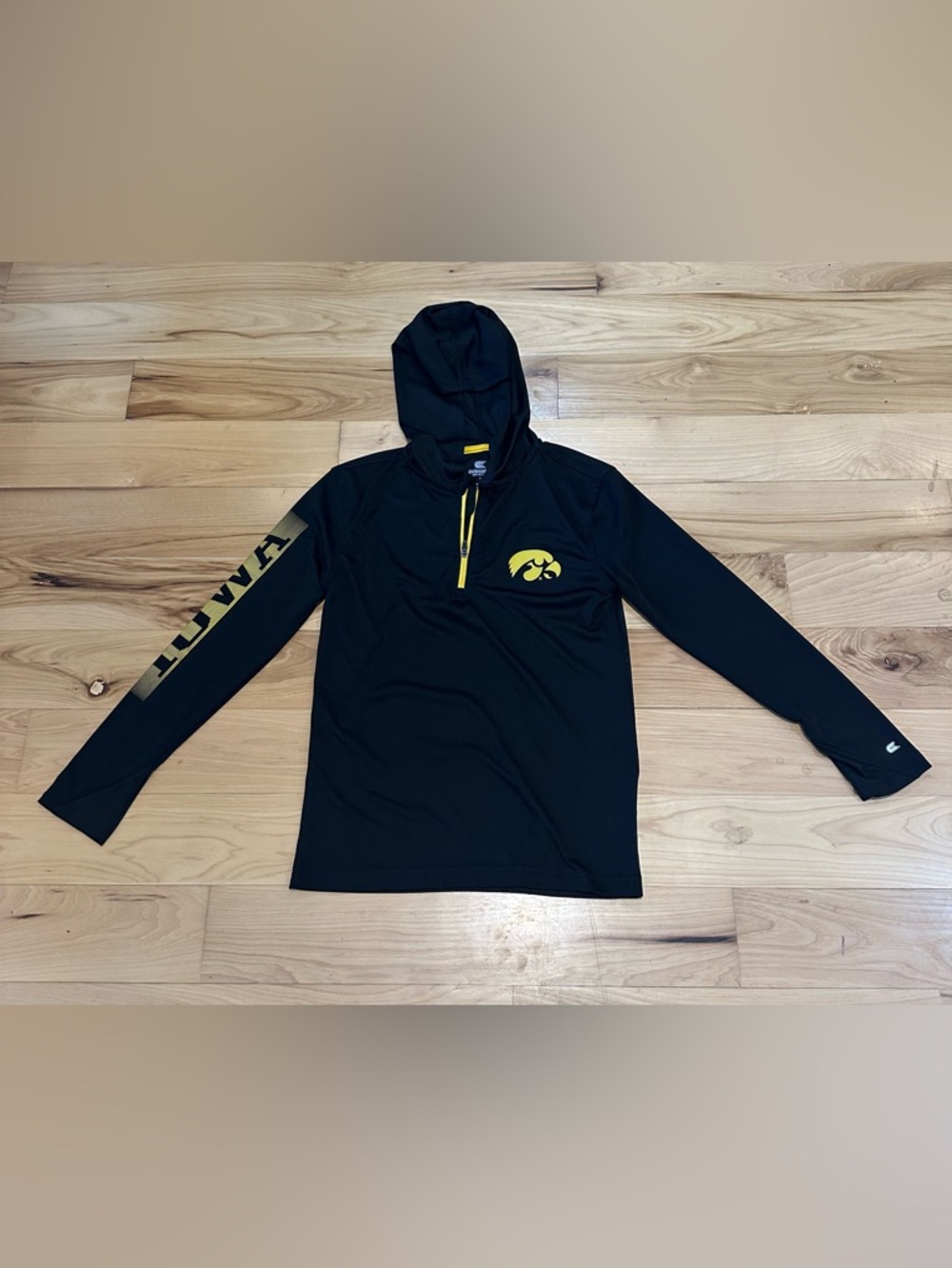 Iowa Hawkeyes! Colosseum Black and Gold Youth S Pullover